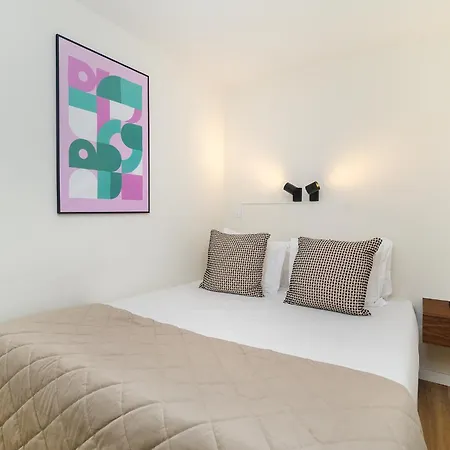 Appartamento Whome Cozy In The Heart Of Bica Lisbona