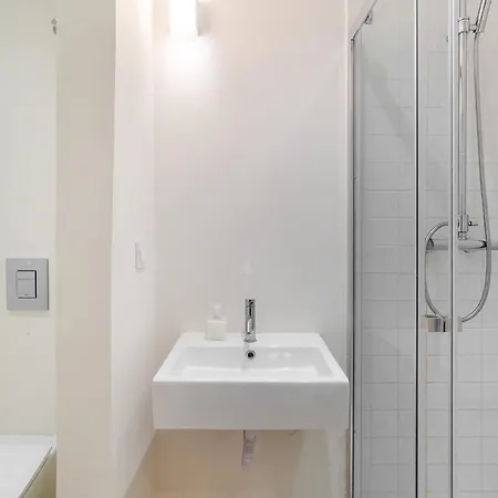 Apartment Whome Cozy In The Heart Of Bica