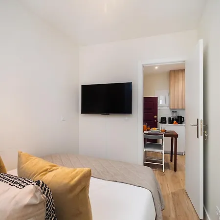 Апартаменты Whome Cozy In The Heart Of Bica Лиссабон